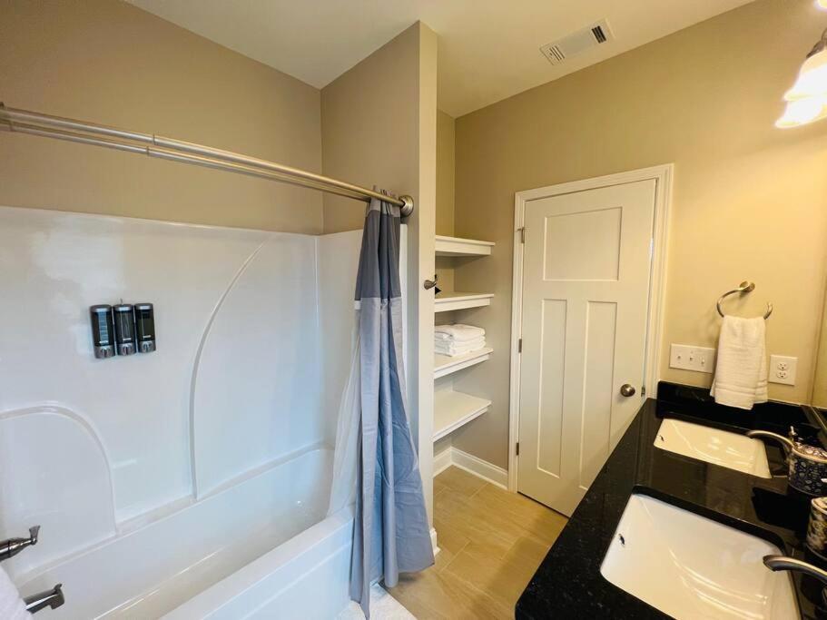 Luxury 4 Bedroom Home And Private Deck By Mcg 6 Augusta Exterior photo
