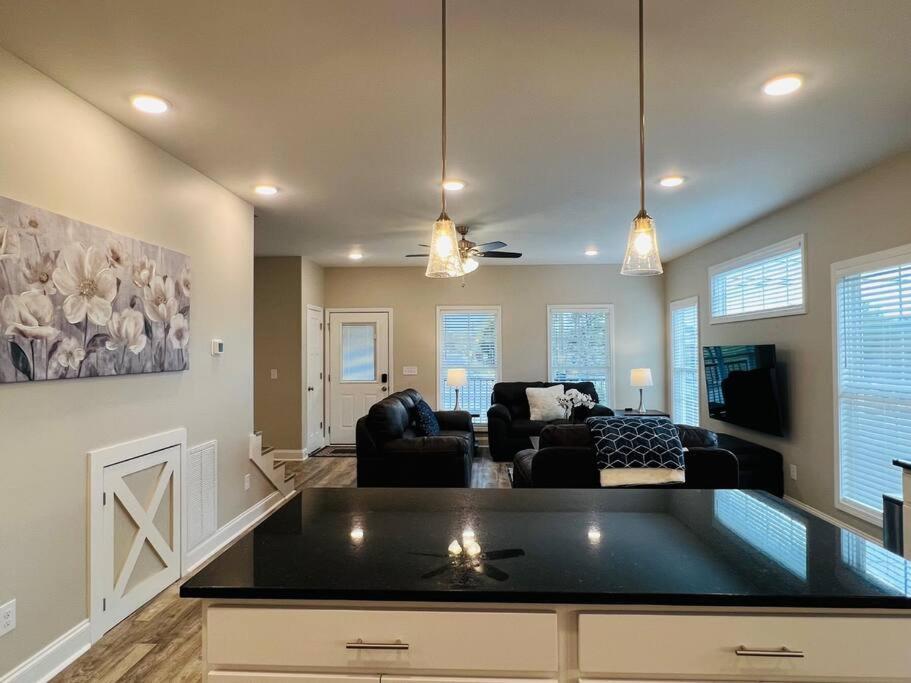 Luxury 4 Bedroom Home And Private Deck By Mcg 6 Augusta Exterior photo